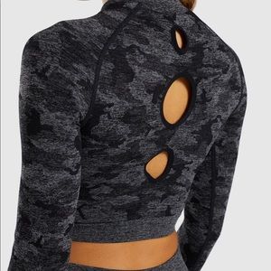 GYMSHARK CAMO LONG SLEEVE CROP TOP
